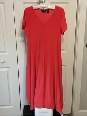 Attitudes V-Neck Short Sleeve Swing Dress in Coral